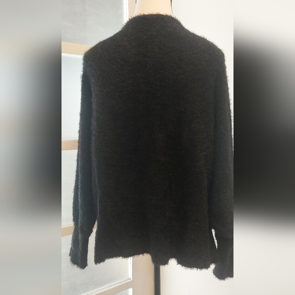Elegant Black V-Neck Sweater - Picture 6 of 9